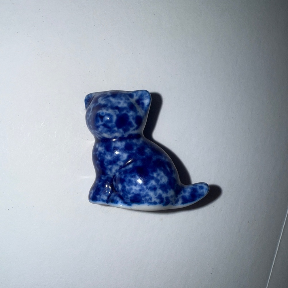 Enesco cobalt Blue and White Cat vintage 1988 ceramic Figurine